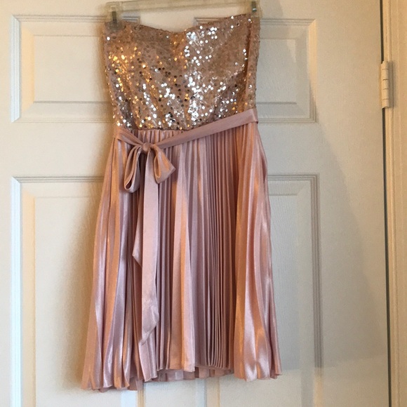 Light pink strapless dress with sequins - Picture 2 of 4